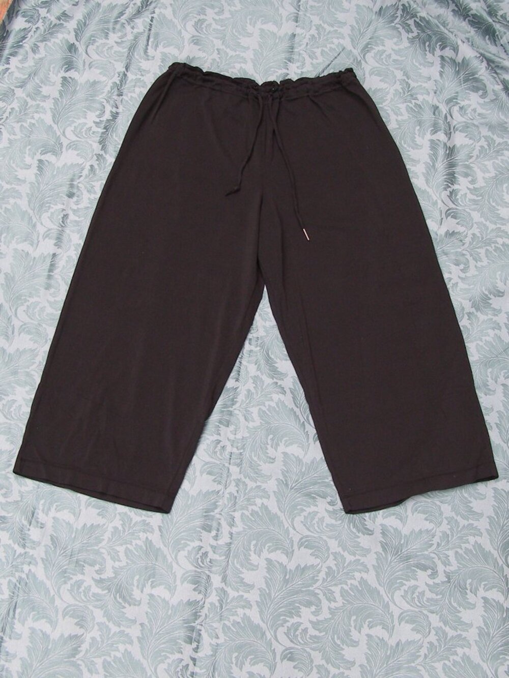 DANSKIN Black Lounge Capri pants size Small-Medium Drawstring